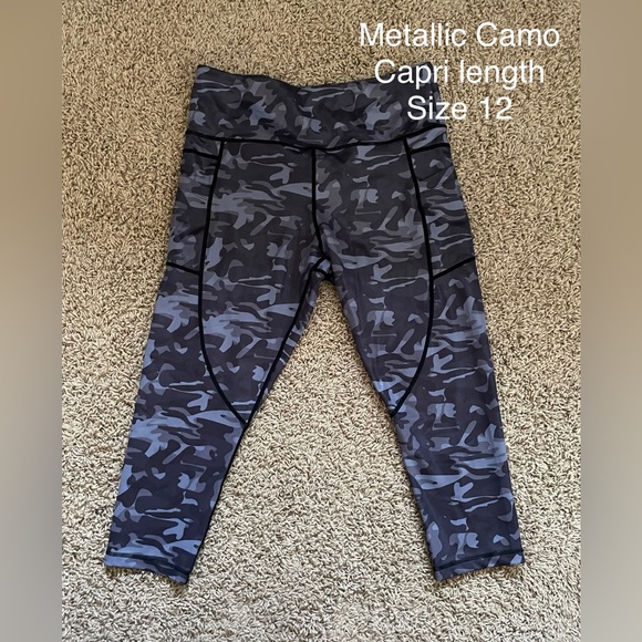 Zyia metallic camo, capri leggings, size 12 - Picture 1 of 1